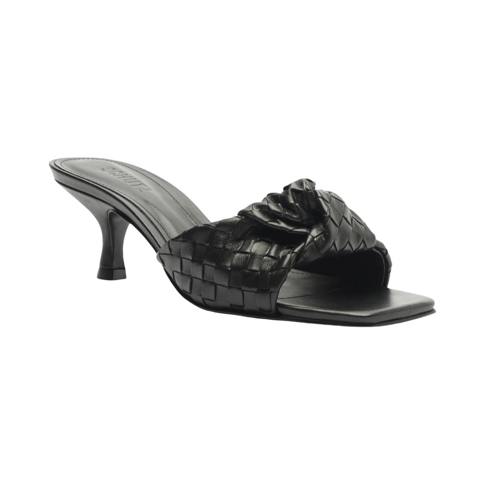 Spring Refresh 🌸 
Schutz Kareena Knot Slide Sandal